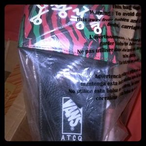 A tribe called quest slides mafe by Vans